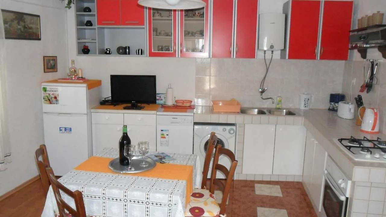 Apartments With A Parking Space Sali, Dugi Otok - 8153 0*, Sali